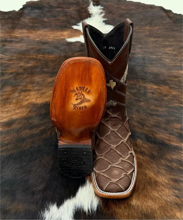 6413b662-573f-4b69-8750-32a6dfe753c9 MPC PIRARUCU BROWN