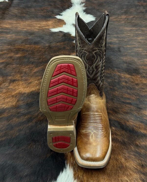 IMG-20260331-WA0044 HCTH CATER TABACO WITH RUBBER SOLE